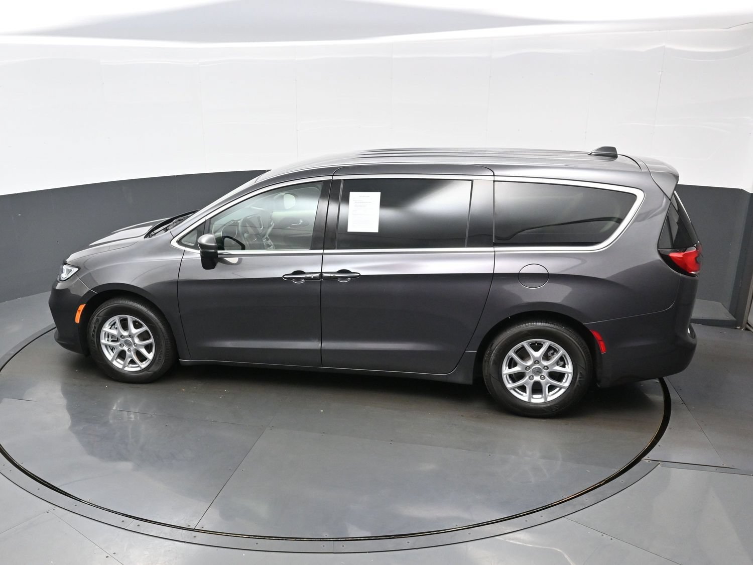 Used 2023 Chrysler Pacifica Touring-L FWD image 38