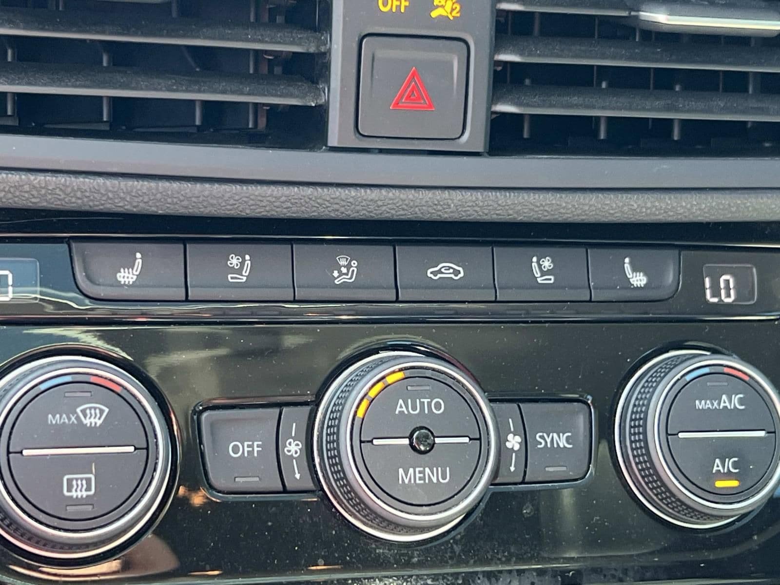 Used 2019 Volkswagen Jetta SEL Premium FWD image 34