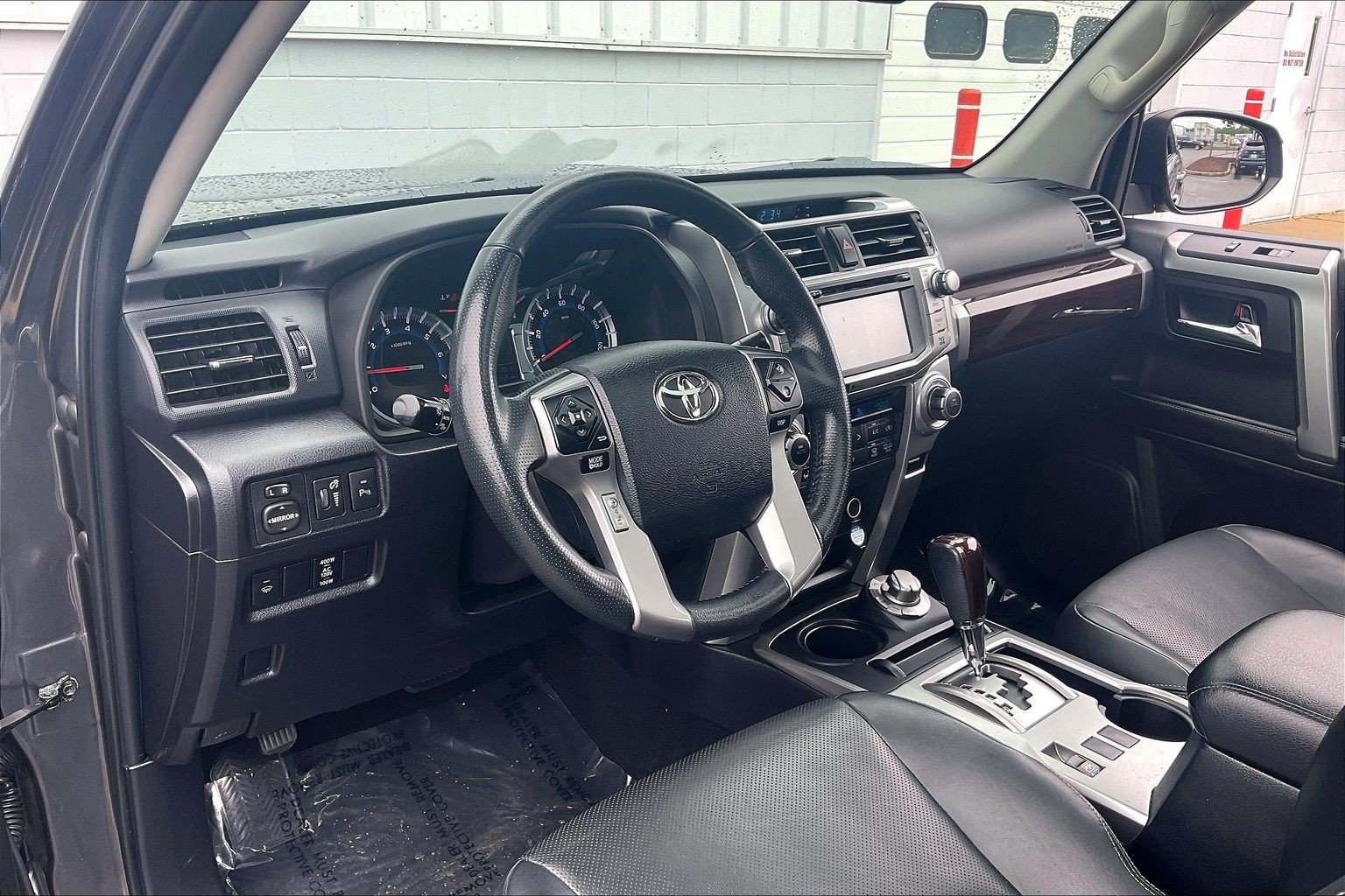 Used 2018 Toyota 4Runner Limited AWD/4WD image 18