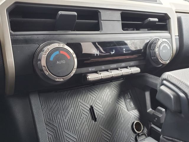 Used 2024 Toyota Tacoma TRD Off-Road image 29