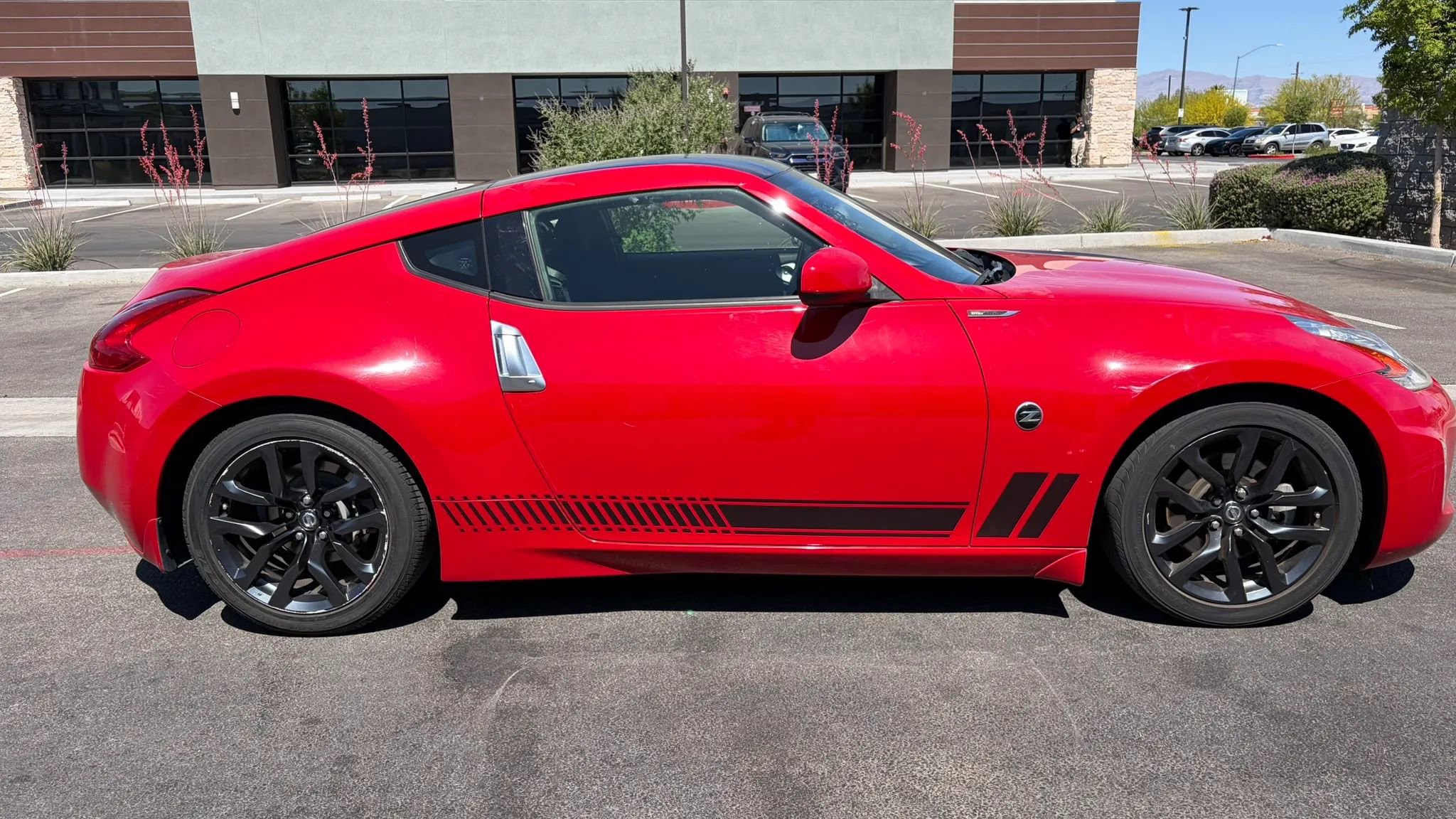Used 2016 Nissan 370Z Coupe RWD image 6