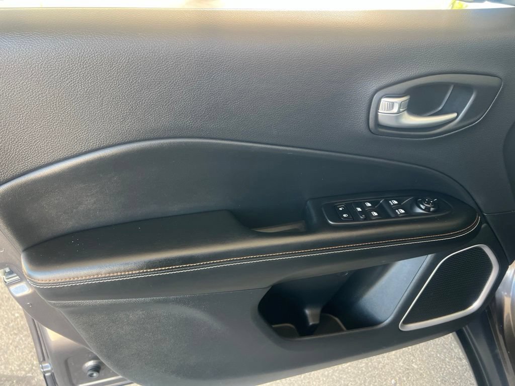 Used 2018 Jeep Compass Latitude w/ Cold Weather Group AWD/4WD image 7