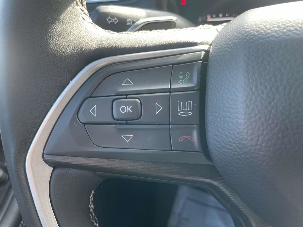 Certified 2025 Jeep Grand Cherokee Altitude image 30
