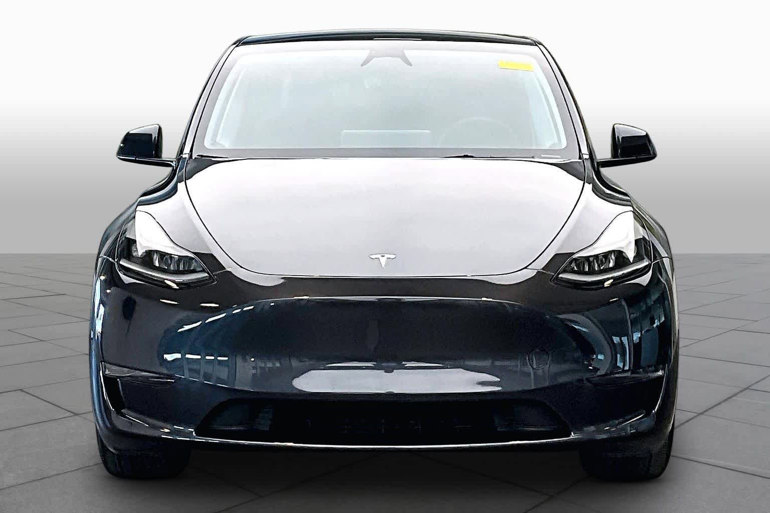 Used 2024 Tesla Model Y 2WD image 3