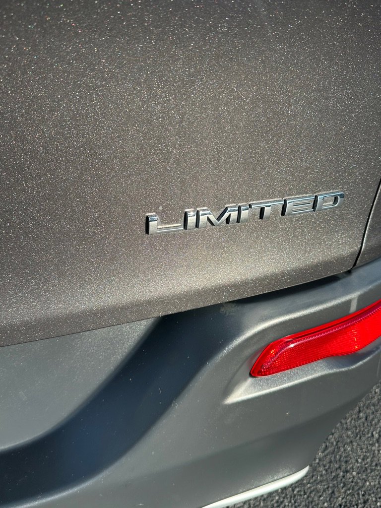 Used 2015 Jeep Cherokee Limited image 12