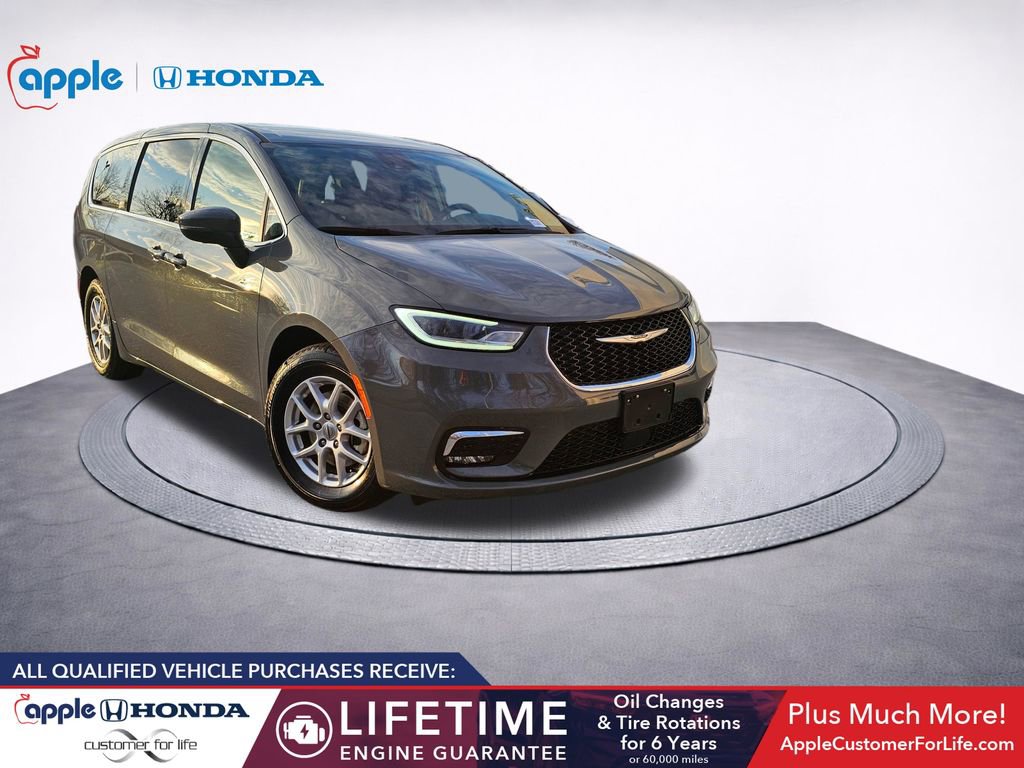 Used 2023 Chrysler Pacifica Touring-L