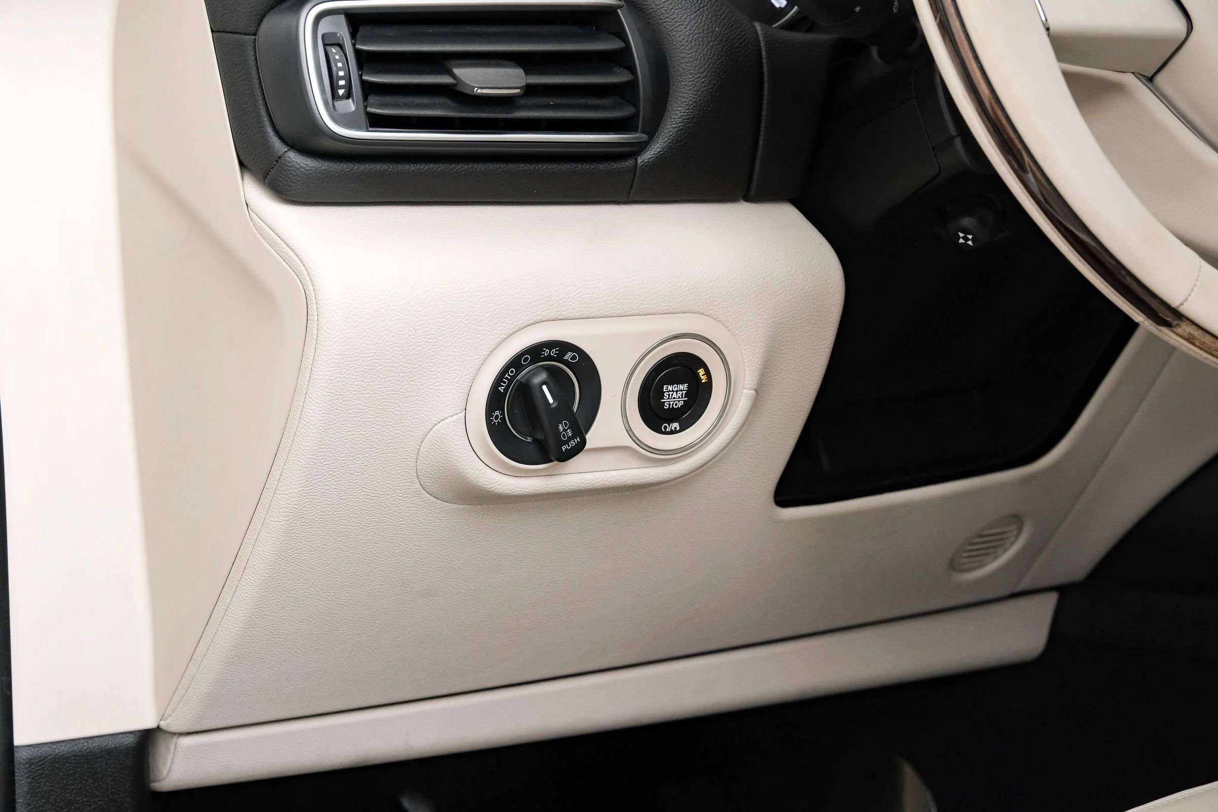 Used 2022 Maserati Levante GT image 28