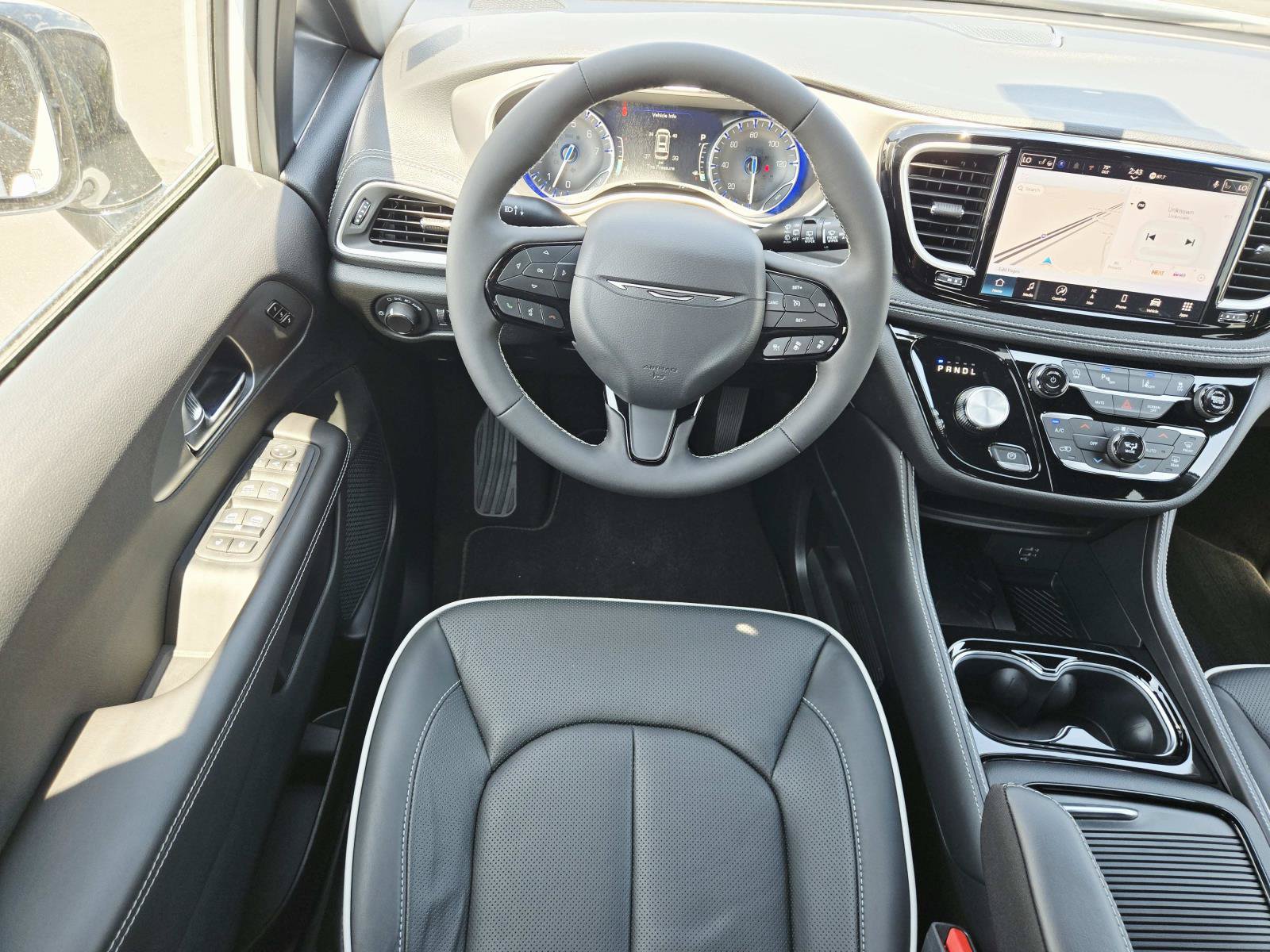 New 2027 Chrysler Pacifica Limited FWD image 12
