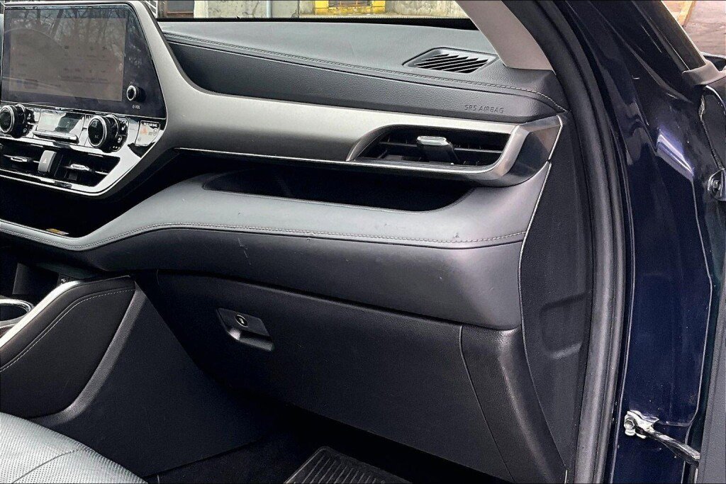 Used 2023 Toyota Highlander Limited image 11