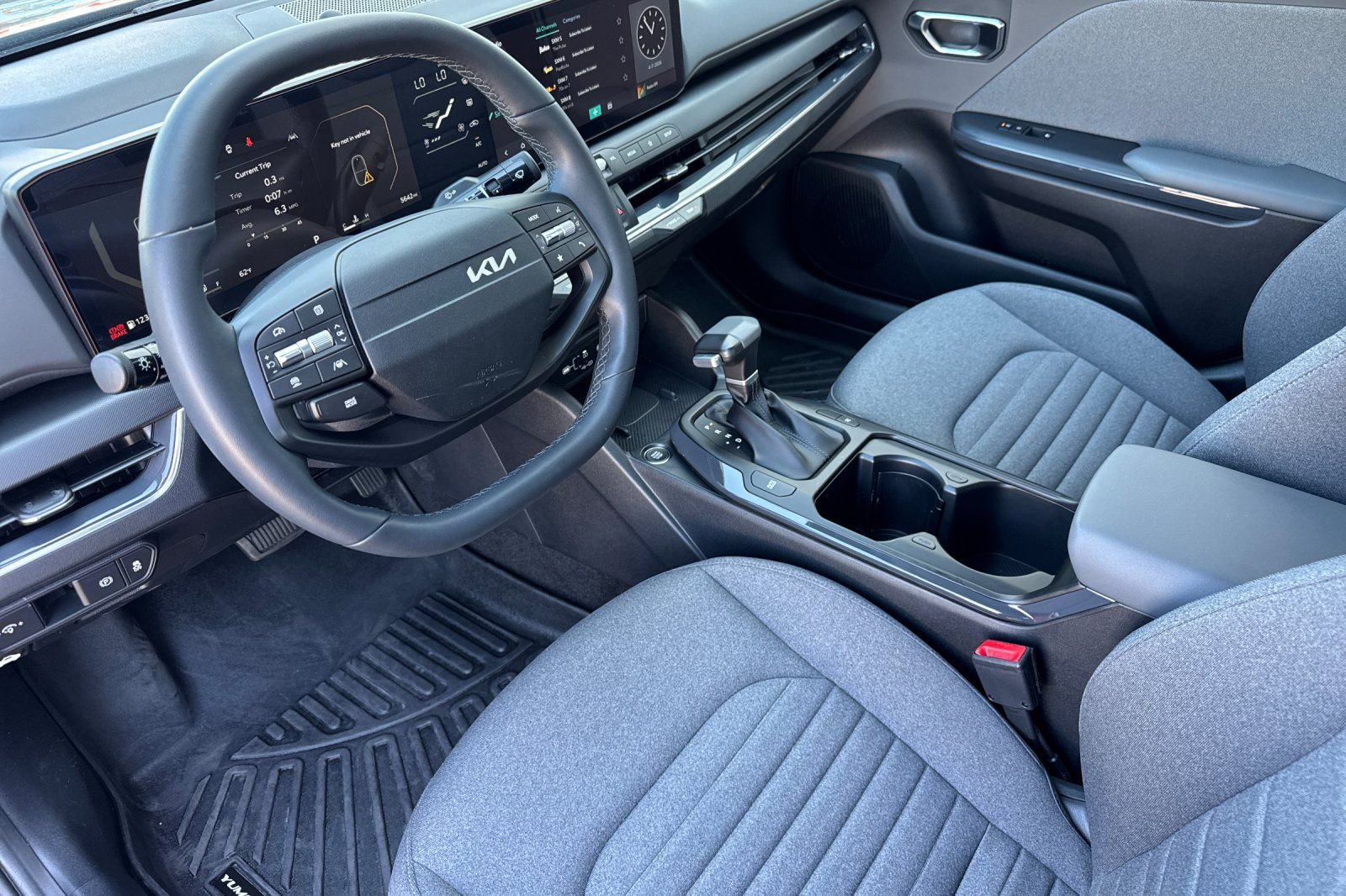 Used 2025 Kia K4 EX image 10