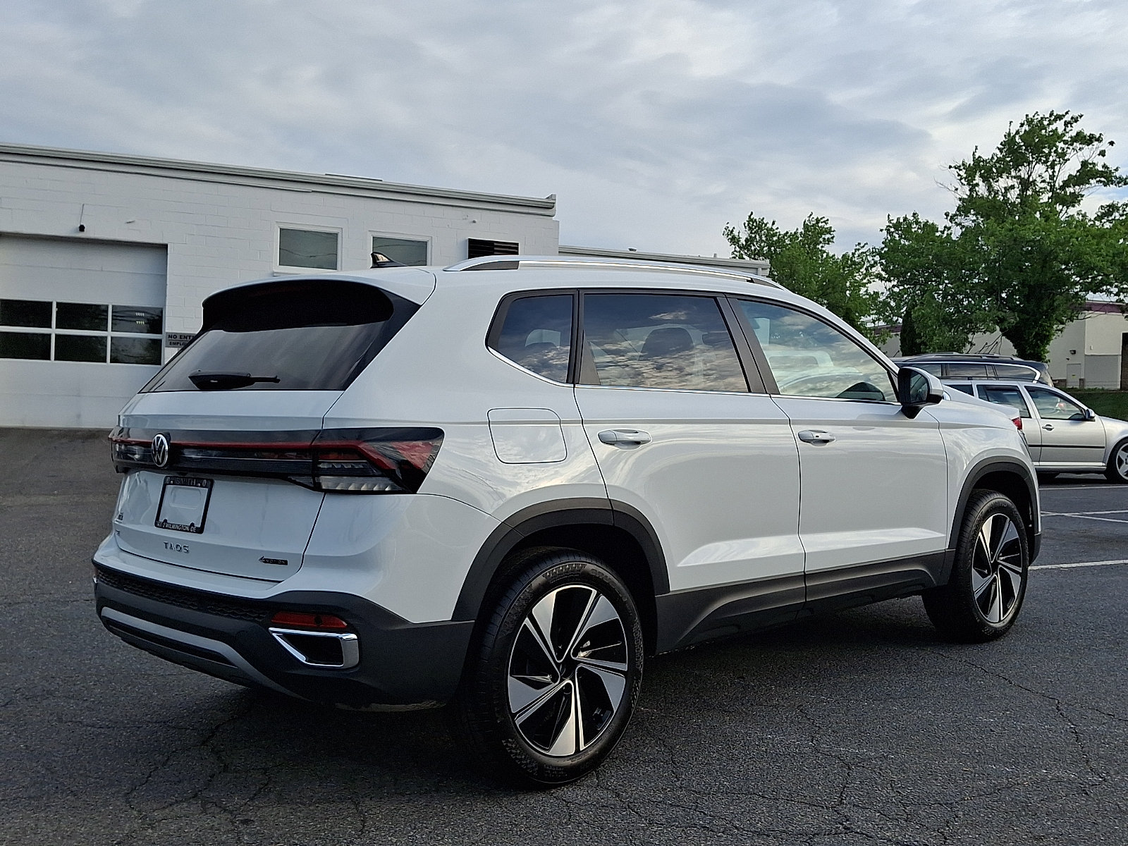 New 2026 Volkswagen Taos SE AWD/4WD image 4
