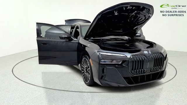 Used 2025 BMW i7 xDrive60 w/ Executive Package RWD image 12