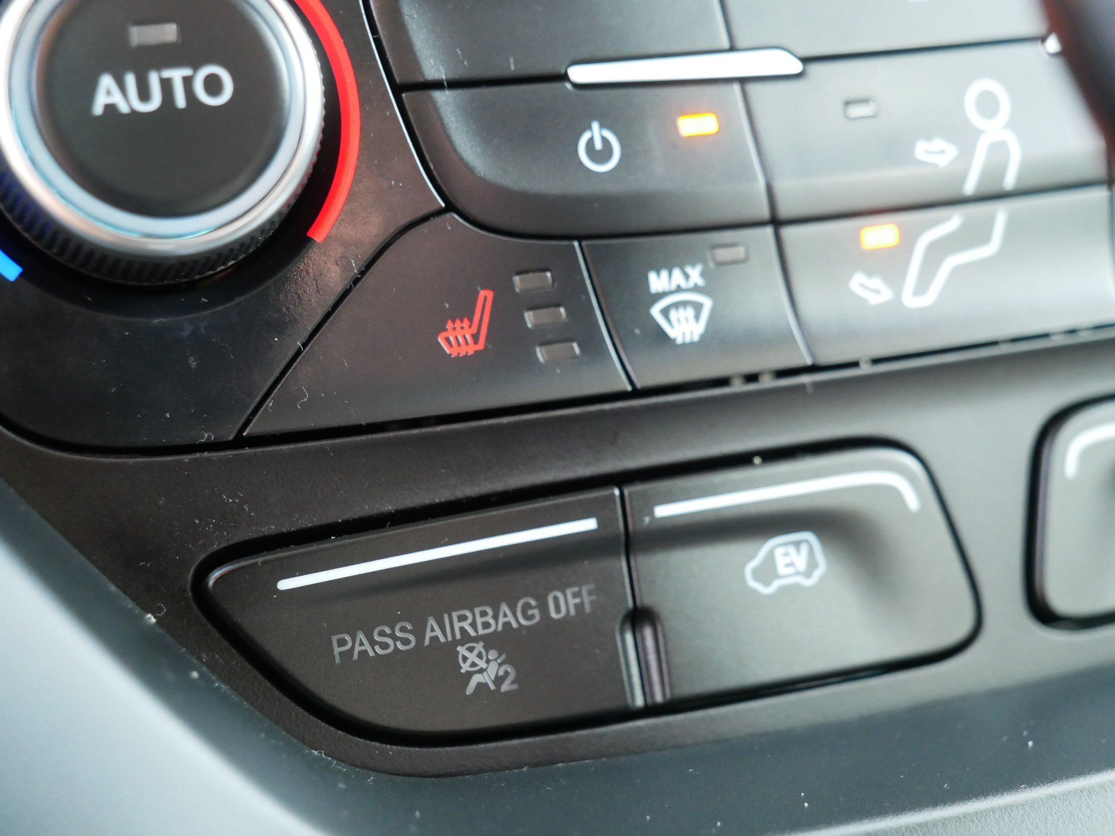 Used 2017 Ford C-MAX Energi SE w/ Cold Weather Package FWD image 30