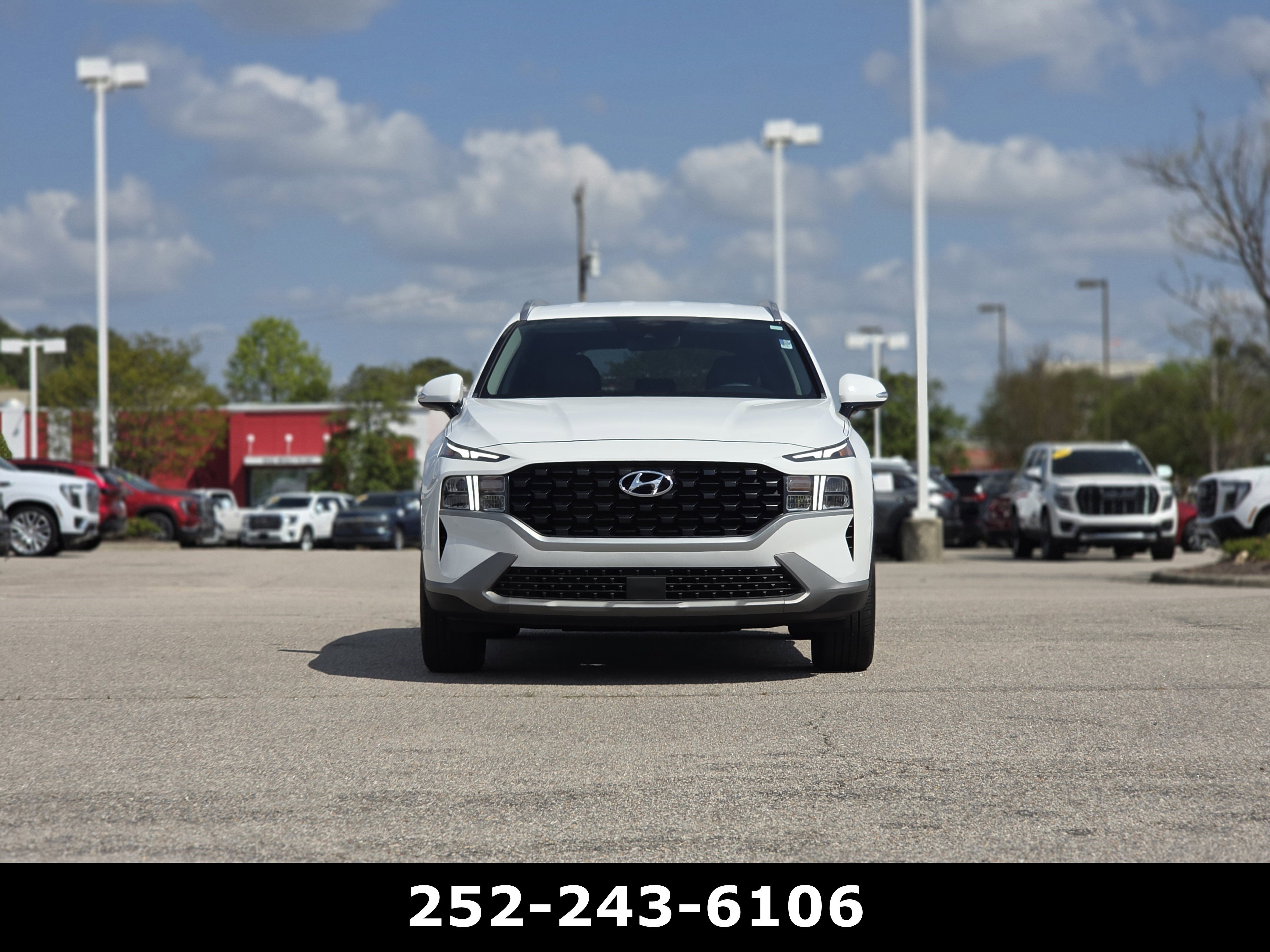 Used 2023 Hyundai Santa Fe SEL image 2