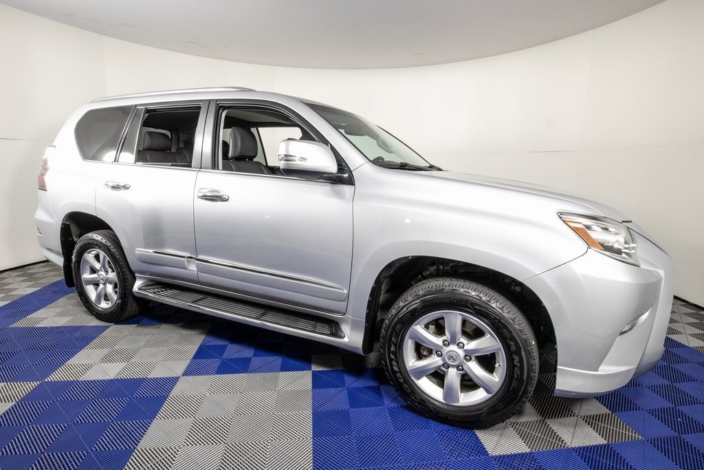 Used 2018 Lexus GX 460 w/ Navigation Package image 3