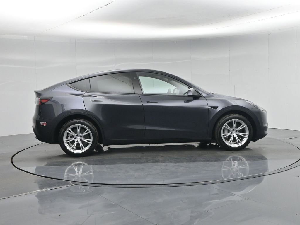 Used 2024 Tesla Model Y Long Range image 23