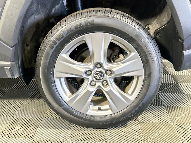 Used 2024 Toyota RAV4 XLE FWD image 29