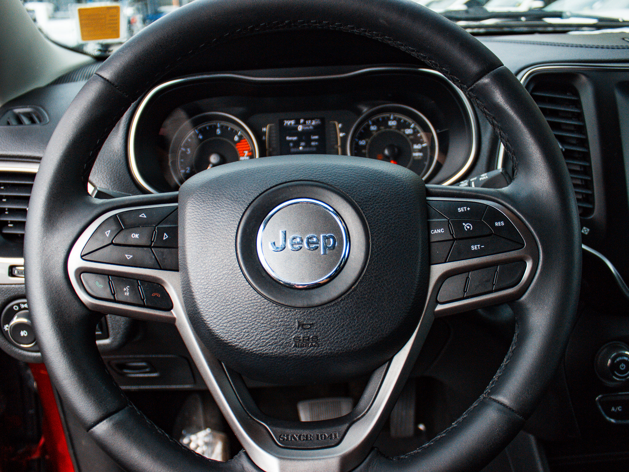 Used 2019 Jeep Cherokee Latitude Plus FWD image 11
