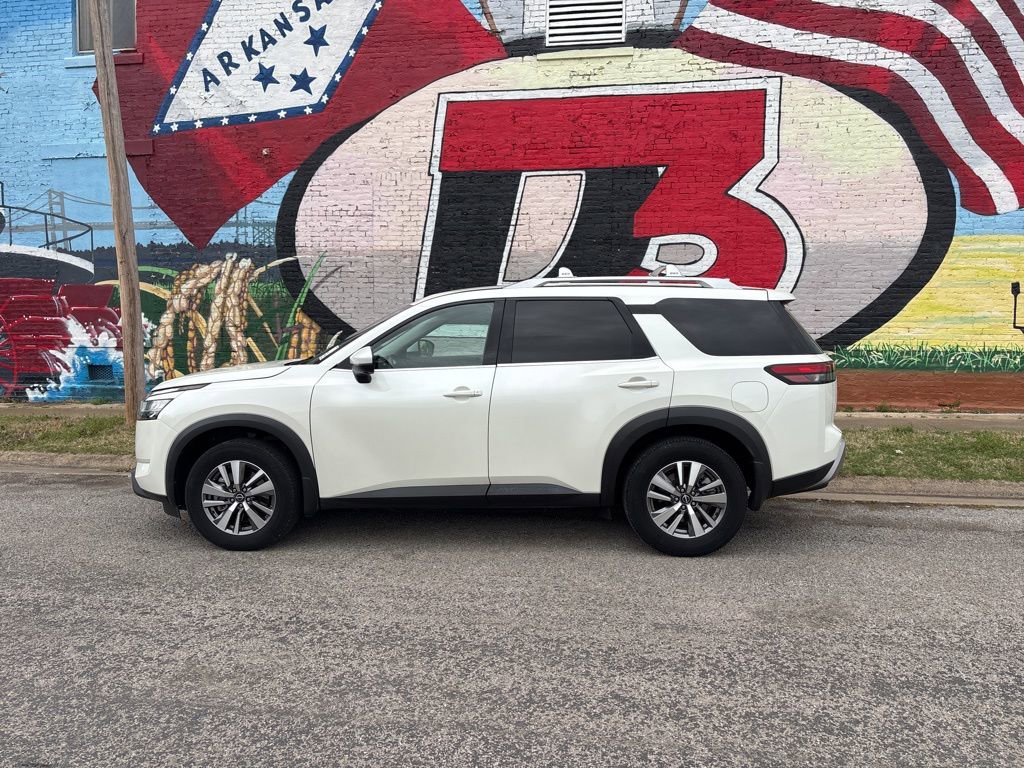 Used 2022 Nissan Pathfinder SL image 3