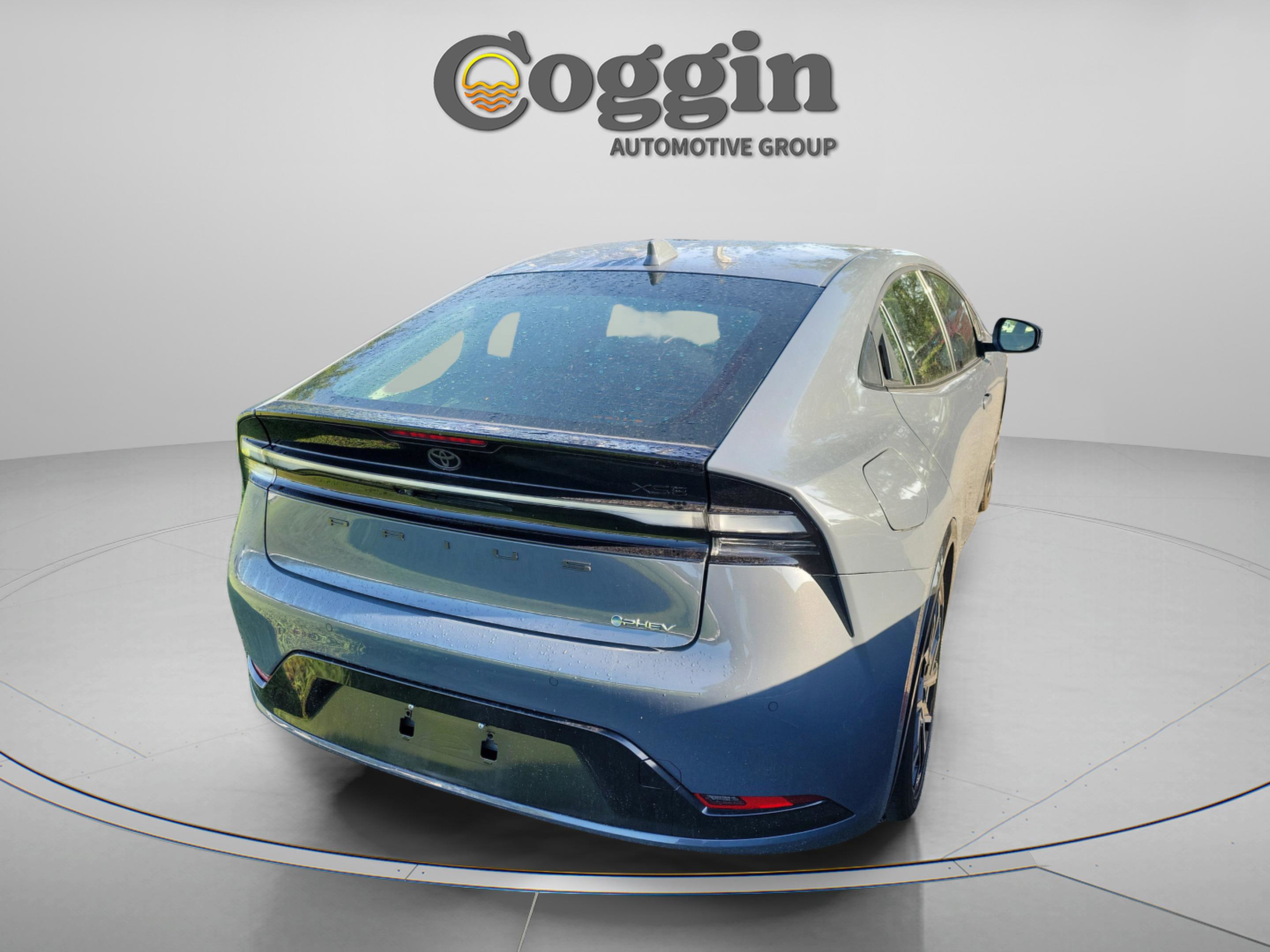 Used 2025 Toyota Prius Plug-In Hybrid FWD image 4