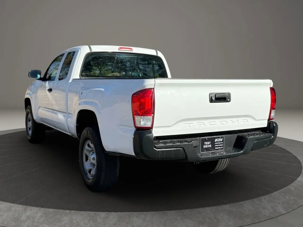 Used 2016 Toyota Tacoma SR image 6