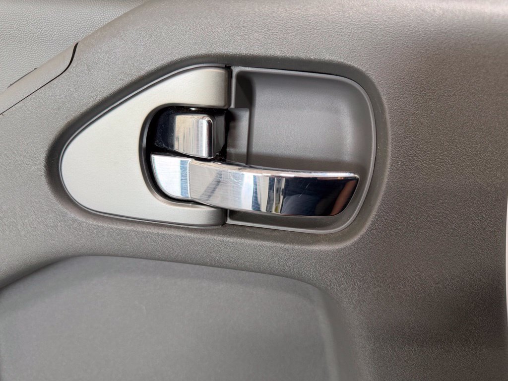 Used 2019 Nissan Frontier SV RWD image 14