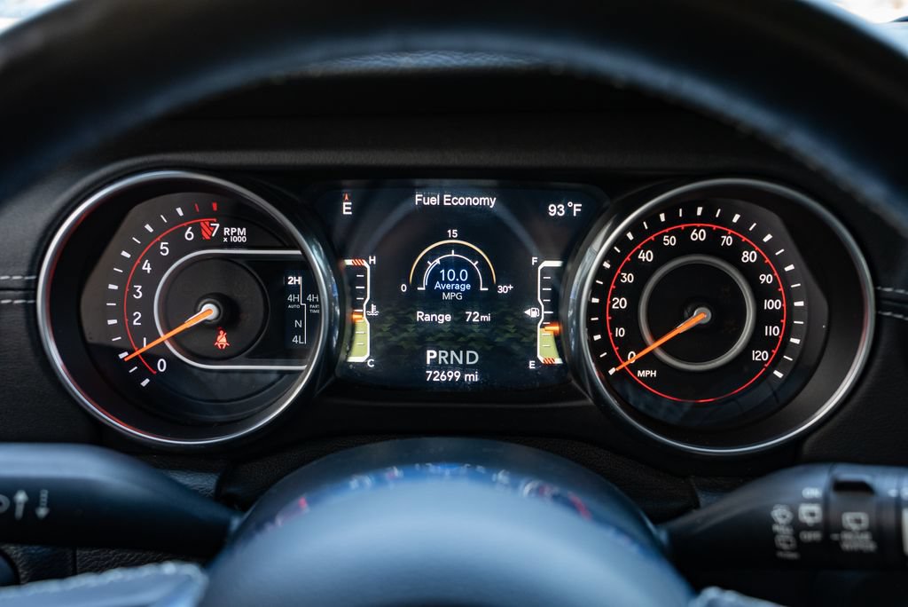 Used 2018 Jeep Wrangler Unlimited Sahara w/ Uconnect 4C Nav & Sound Group AWD/4WD image 16