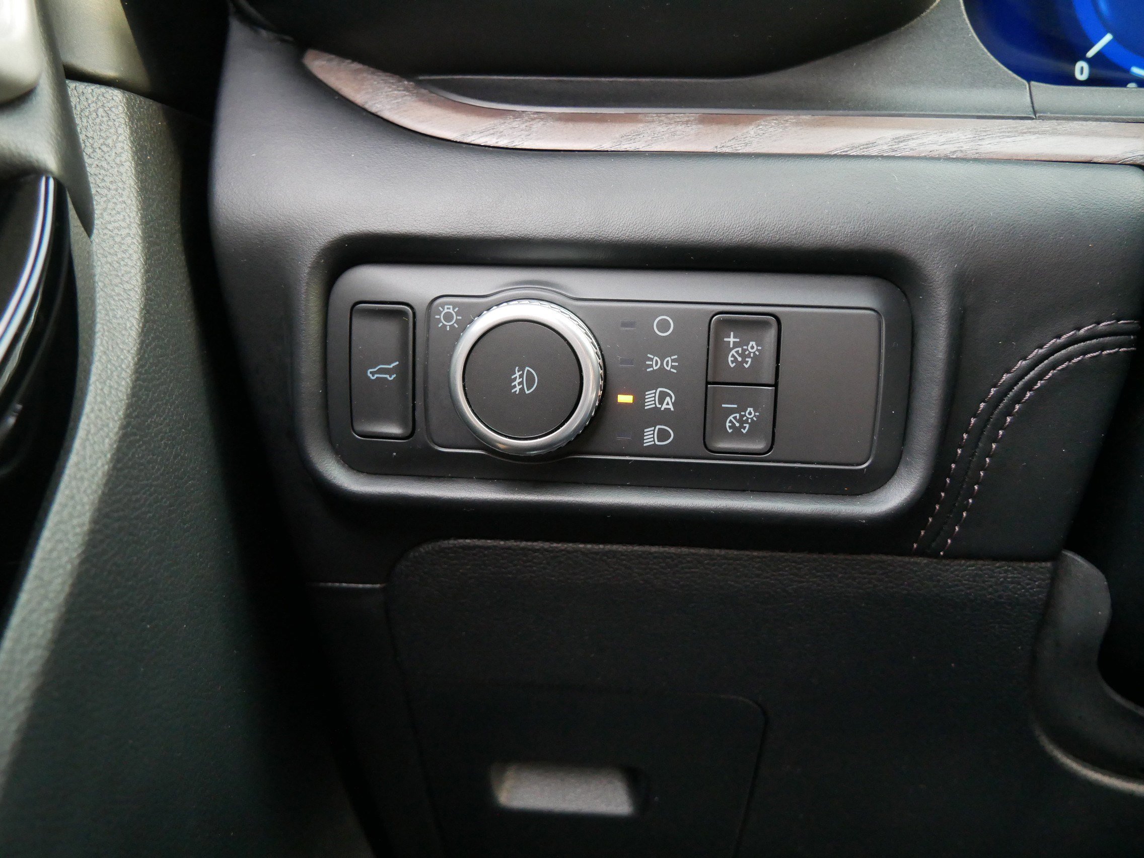 Certified 2022 Ford Explorer Platinum w/ Equipment Group 601A image 27