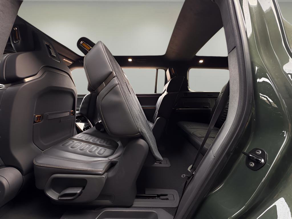 Used 2023 Rivian R1S Adventure image 20