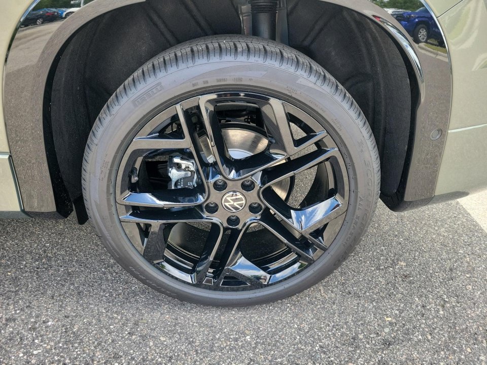 New 2026 Volkswagen Tiguan SE R-Line FWD image 22