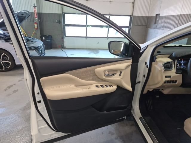 Used 2020 Nissan Murano SL w/ Moonroof Package AWD/4WD image 10