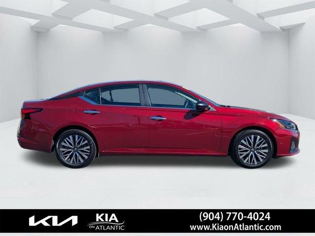 Used 2025 Nissan Altima 2.5 SV image 2