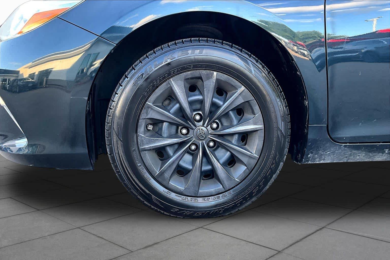 Used 2016 Toyota Camry LE FWD image 11