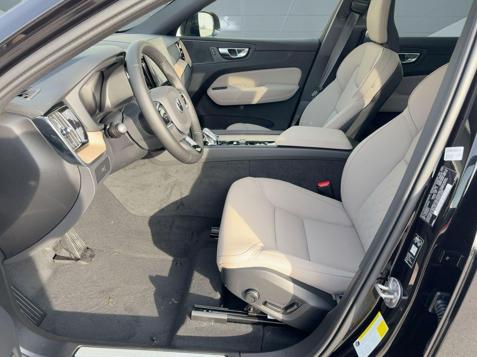 Used 2026 Volvo XC60 B5 Plus w/ Climate Package AWD/4WD image 5