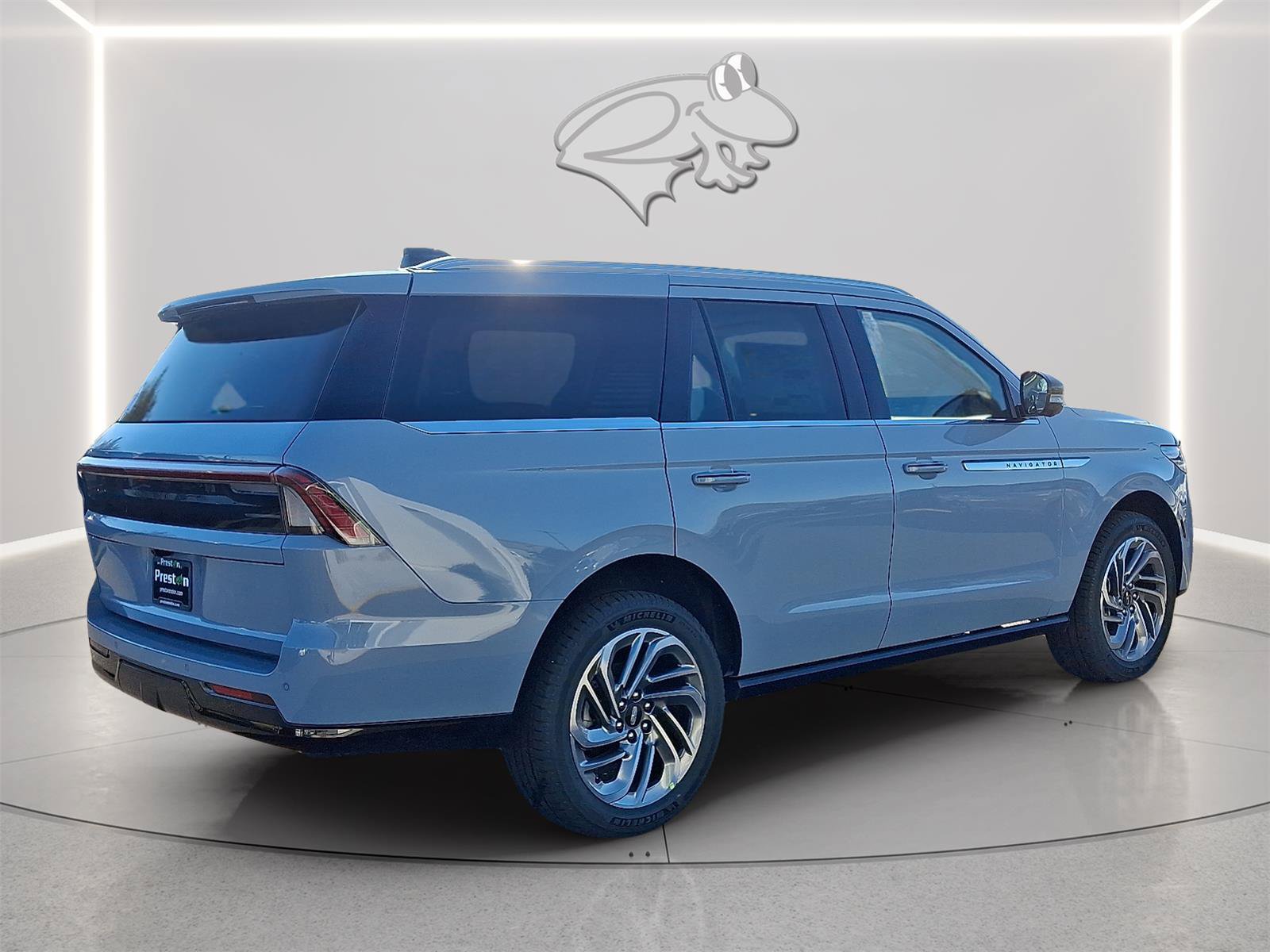 New 2025 Lincoln Navigator Reserve AWD/4WD image 3