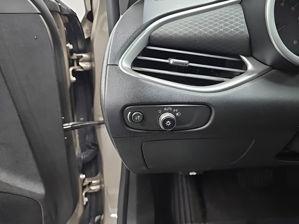 Used 2024 Chevrolet Malibu LT image 11