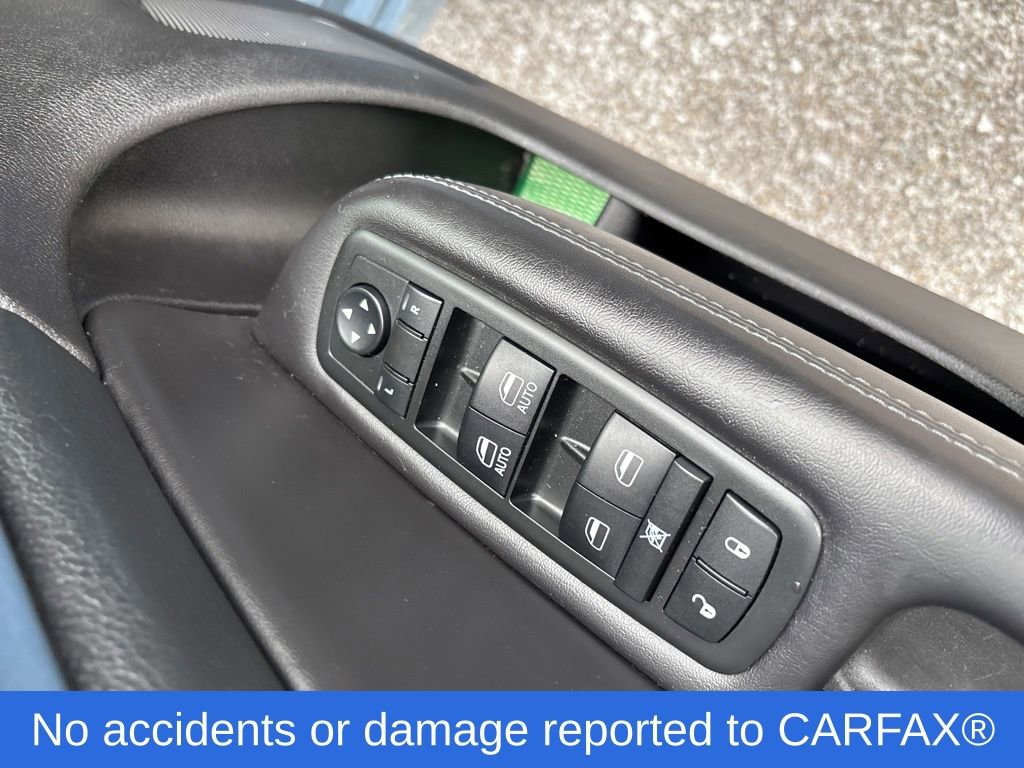 Used 2015 Chrysler 200 S w/ Comfort Group image 9