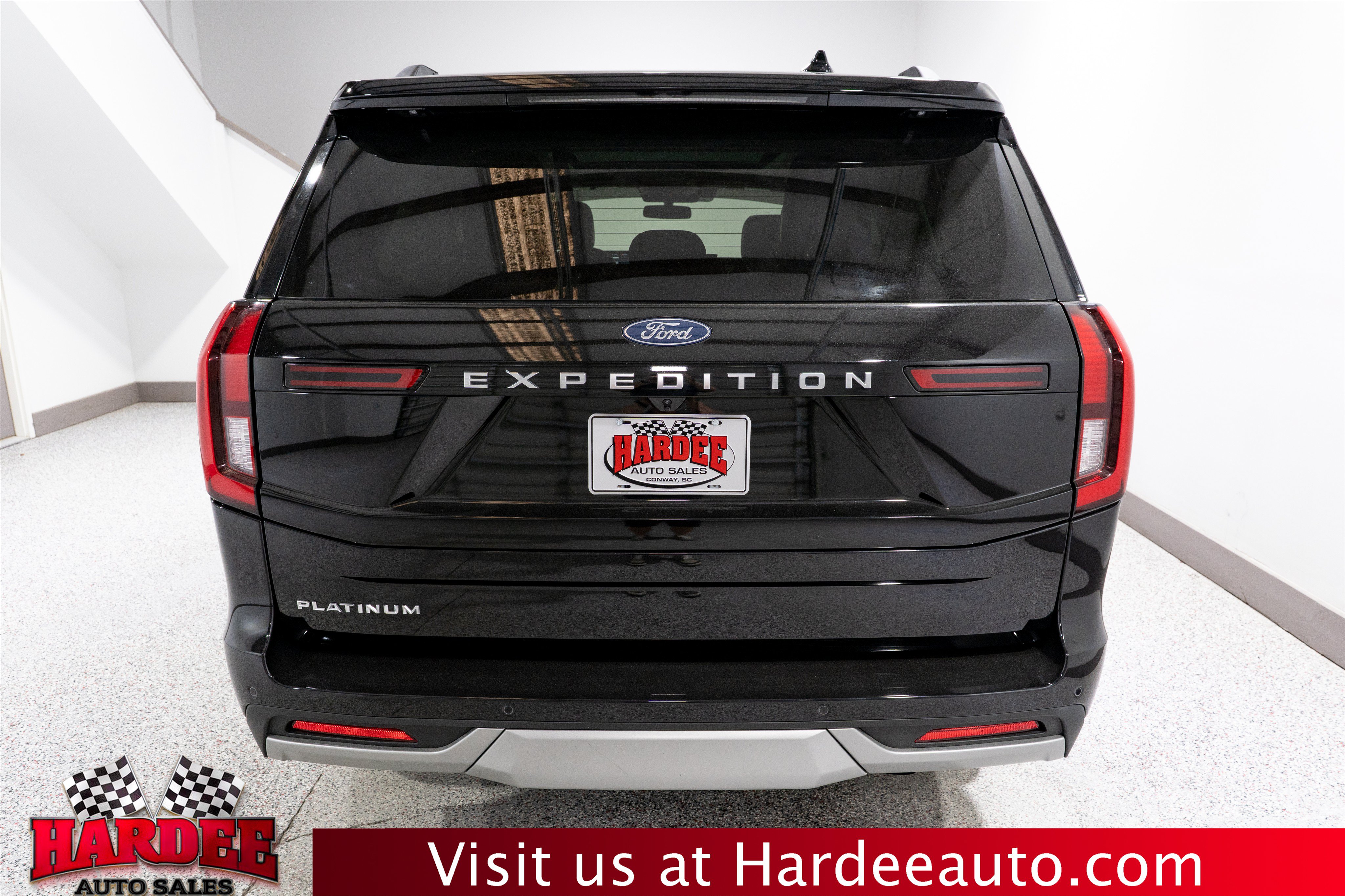Used 2025 Ford Expedition Platinum w/ Platinum Ultimate Package AWD/4WD image 4