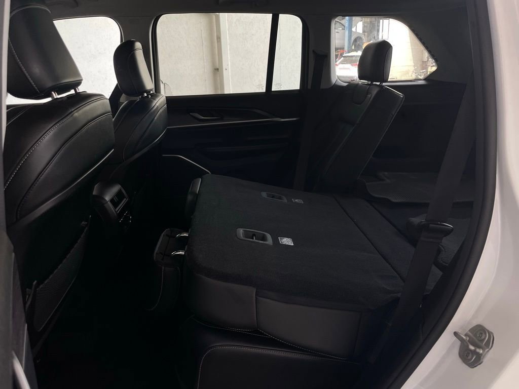 Used 2022 Jeep Grand Cherokee Limited AWD/4WD image 15
