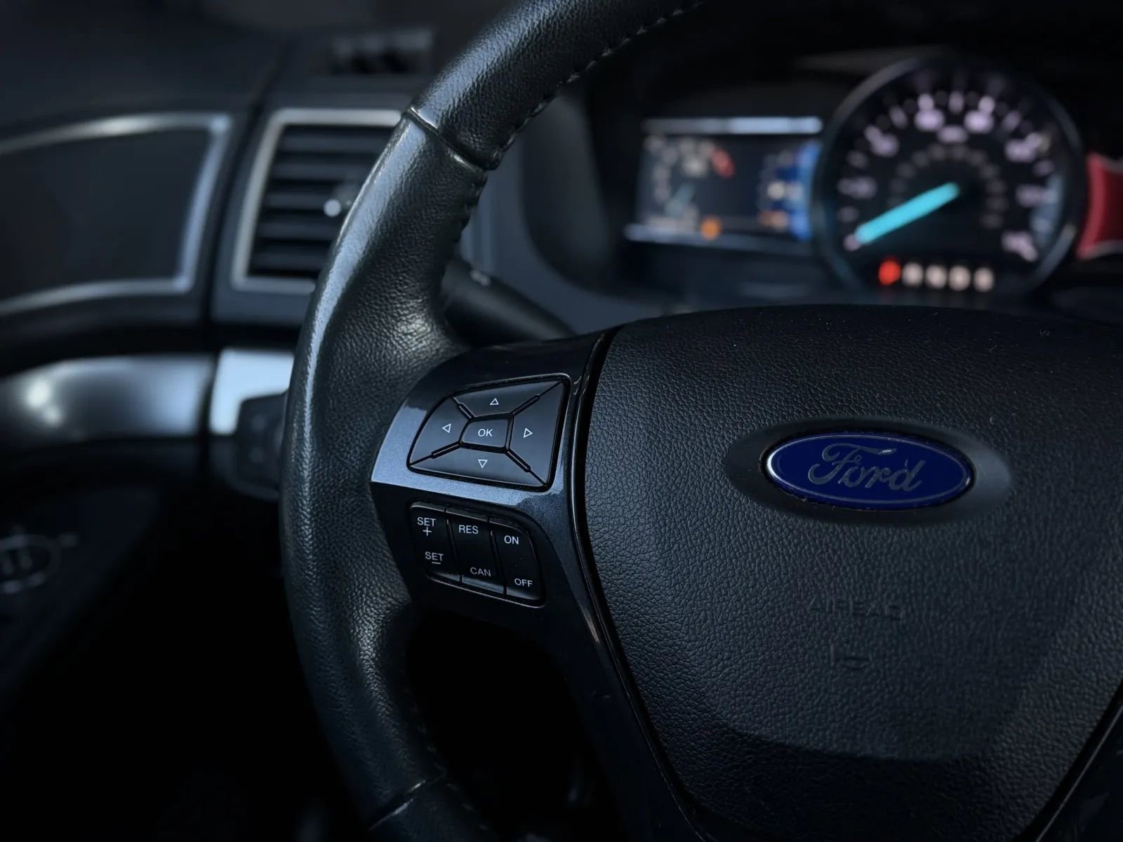 Used 2018 Ford Explorer XLT w/ Equipment Group 202A image 16