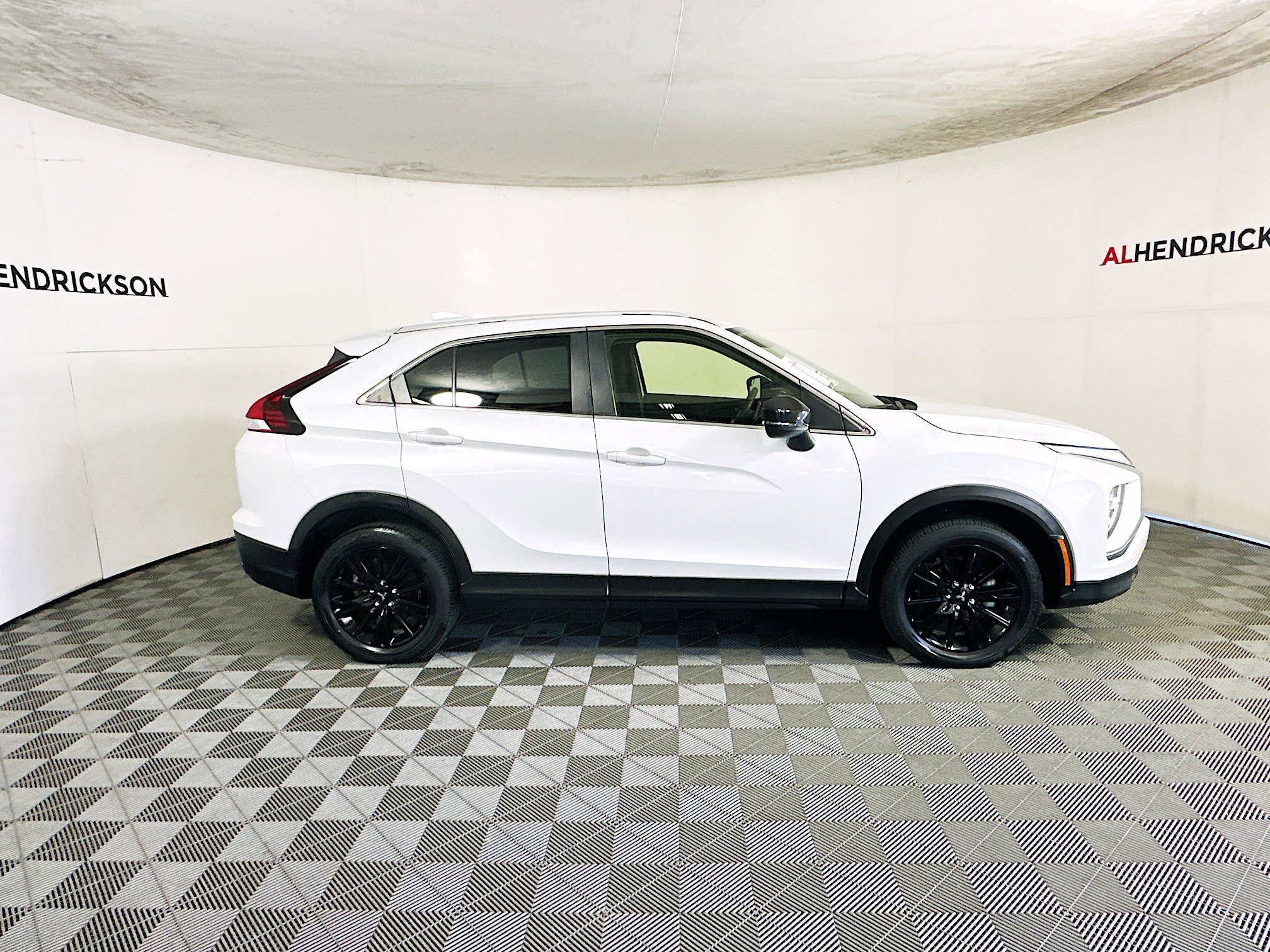 Used 2023 Mitsubishi Eclipse Cross LE video 2