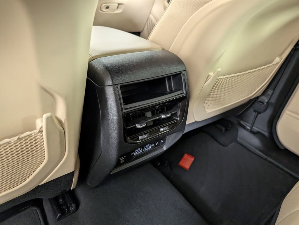 Certified 2024 Jeep Grand Cherokee Limited image 32