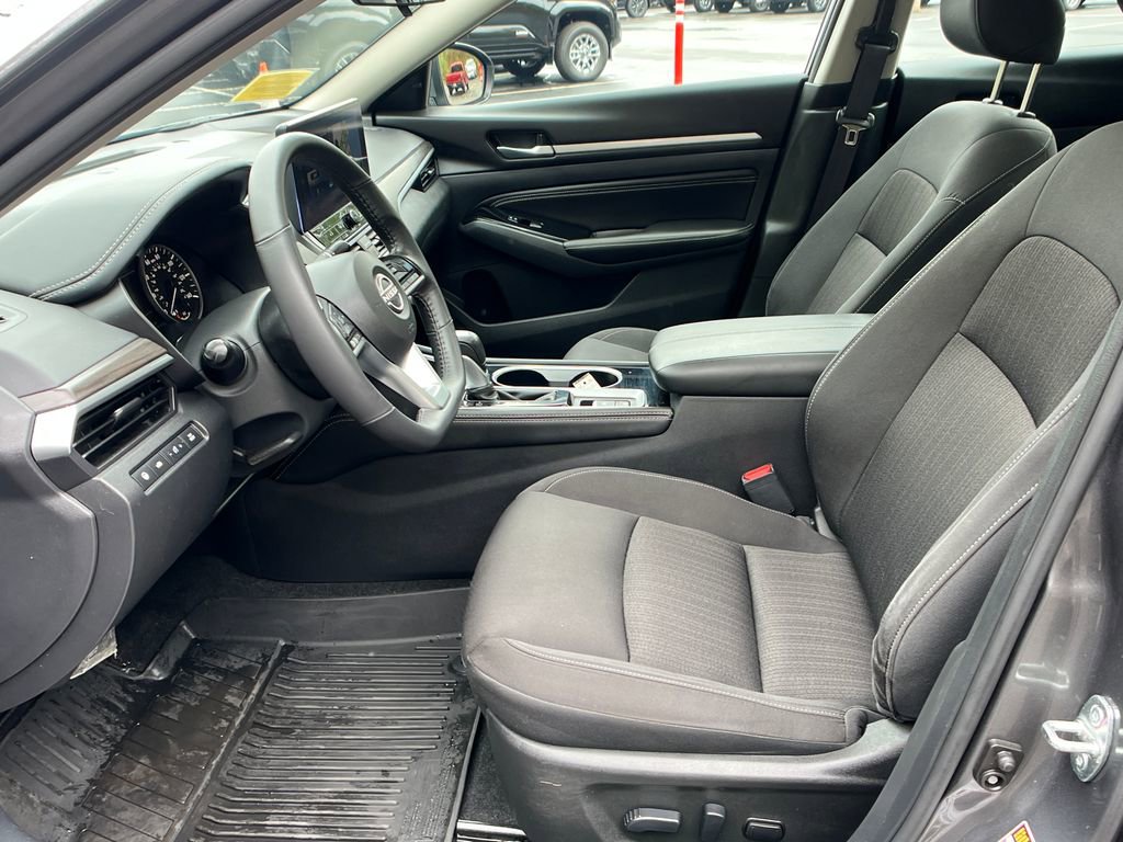Used 2023 Nissan Altima 2.5 SV w/ SV Premium Package FWD image 9