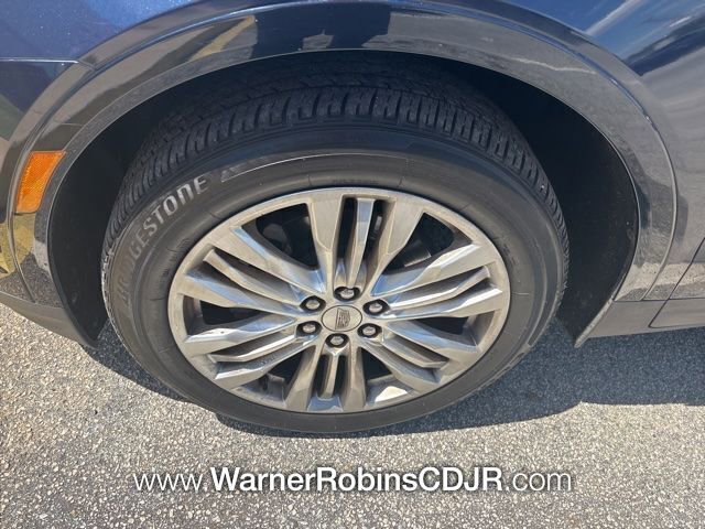 Used 2017 Cadillac XT5 Premium Luxury AWD/4WD image 4