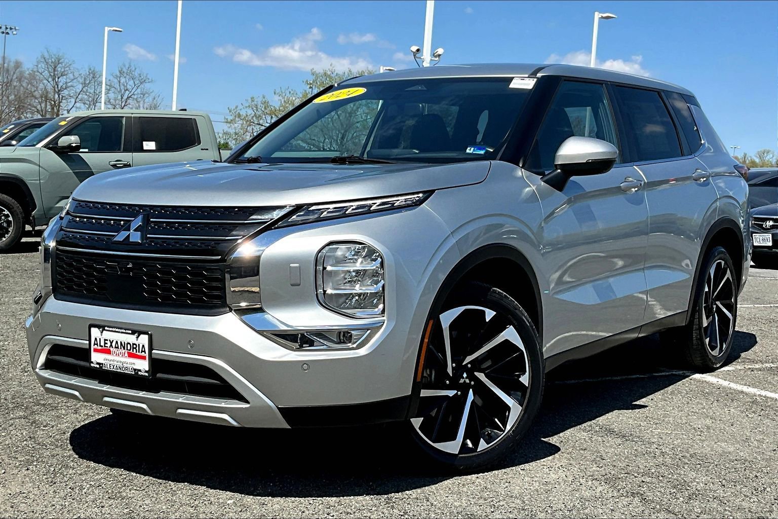 Used 2024 Mitsubishi Outlander SE