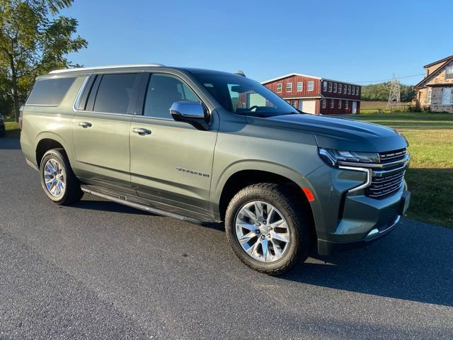 Used 2023 Chevrolet Suburban Premier image 6