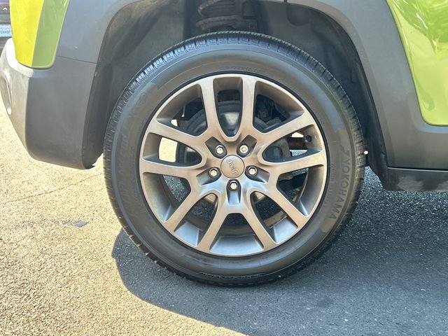 Used 2016 Jeep Renegade 75th Anniversary FWD image 28