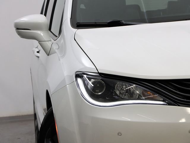 Used 2019 Chrysler Pacifica Limited w/ Advanced Safetytec Group image 4