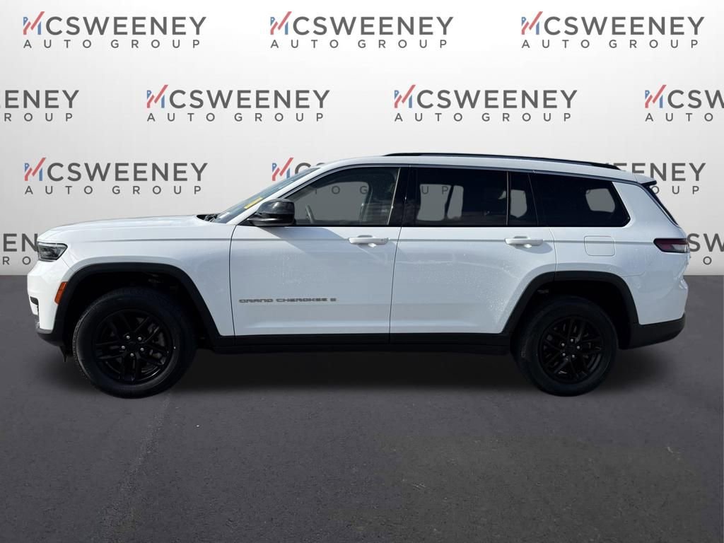 Used 2023 Jeep Grand Cherokee L Laredo RWD image 2