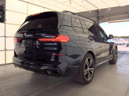 Used 2022 BMW X7 xDrive40i w/ M Sport Package AWD/4WD image 5